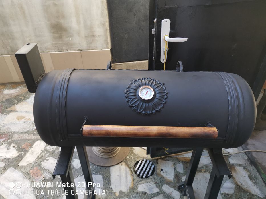 Барбекю на дървени въглища