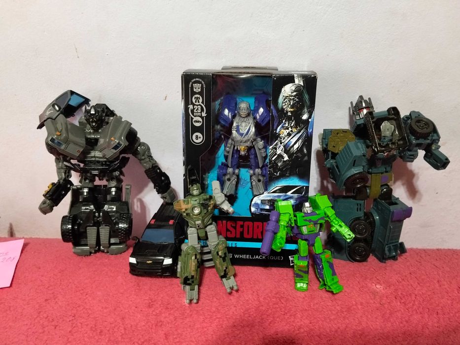 Jucarii transformers inpreuna pentru copii mici