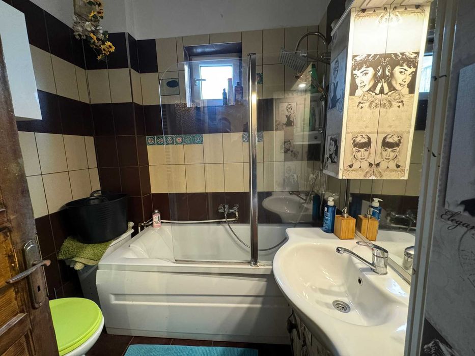 Persoană fizică închiriez apartament cu 3 camere la casă în Centrul istoric din Sibiu.