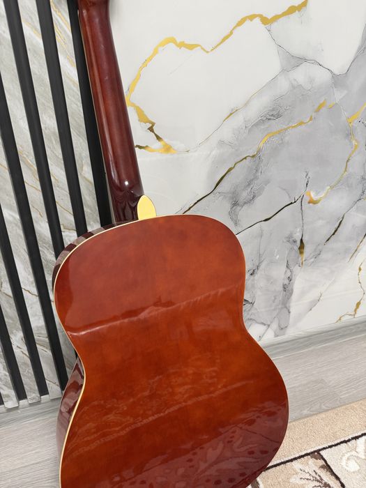 Gitara sotiladi Yamaha