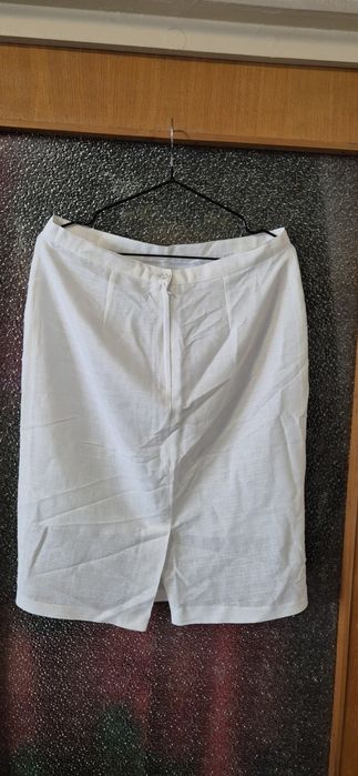 Costum de dama din 2 piese, marimea 44, alb cu model flori