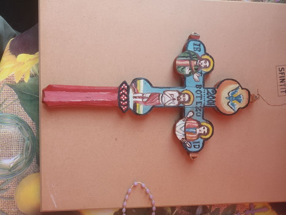 Cruce lemn pictata