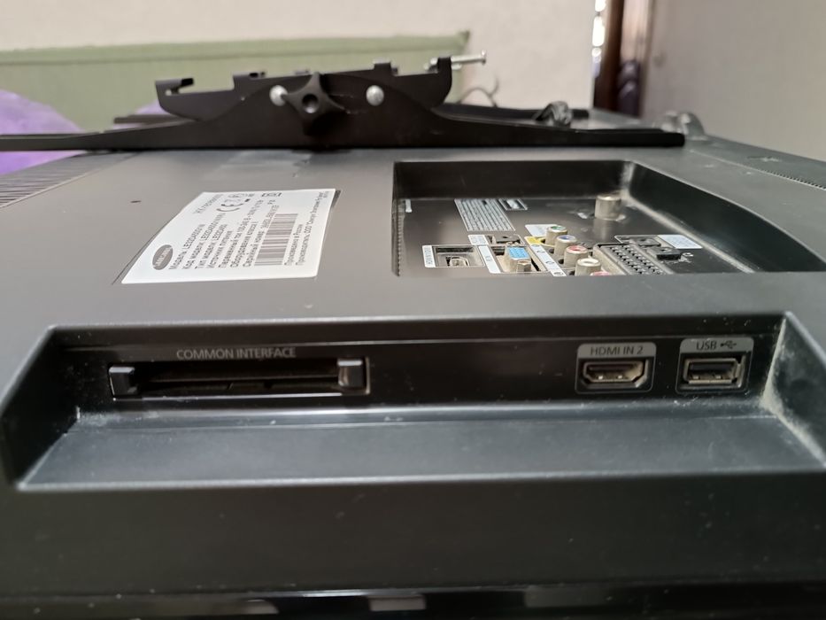 ТВ. SAMSUNG оригинал РОССИЯ ! Диагональ экрана 80 см