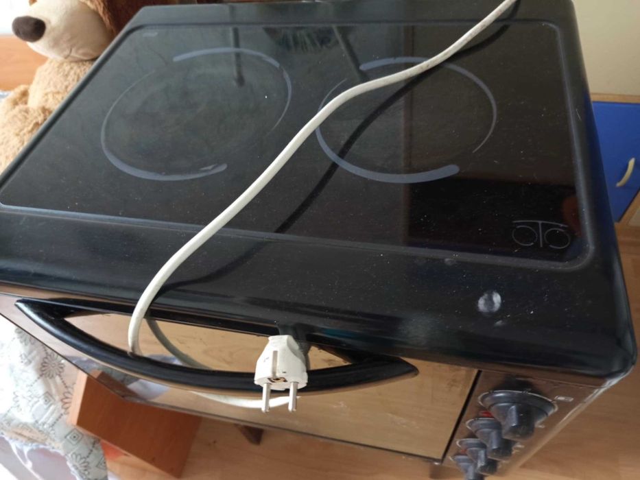 Продавам изгодно готварска печка "Елдом"с керамични котлони