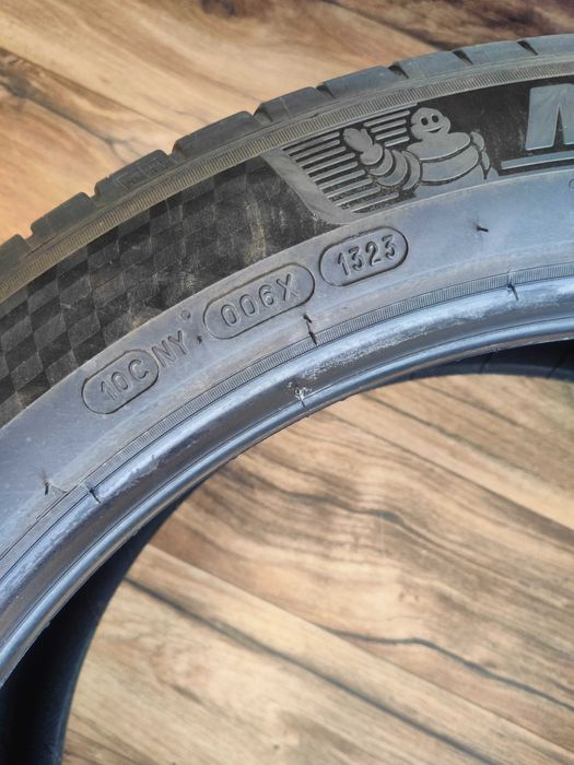 Гума Michelin Pilot Sport 4  размер 235/50/21  DOT 13/23