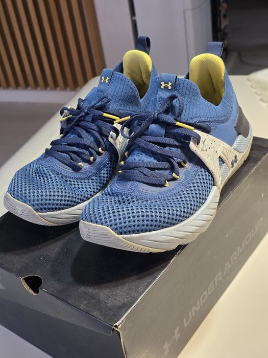 Under Armour 43 -  UA Project Rock 4 Team Rock HOVR