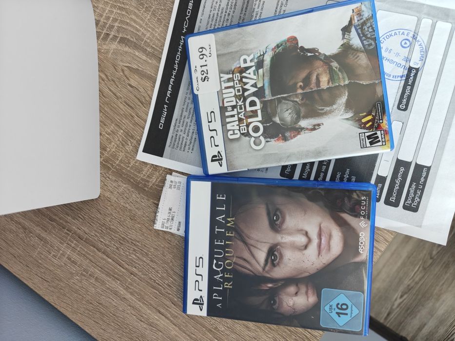 Продавам PS5 Slim 1TB с Гаранция