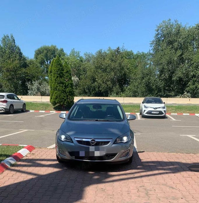 Vând Opel Astra J