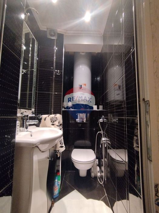 Продава се Двустаен апартамент в Варна, Възраждане 4 - 86 кв.м за 1803 €/кв.м - Снимка #6