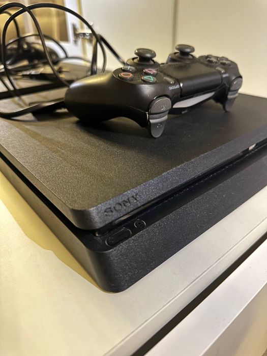 Продам PS4 Slim 1 тб