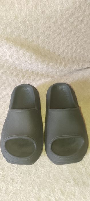 Шлёпанцы/сланцы новые.