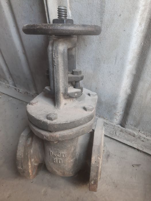 Задвижка почти новый