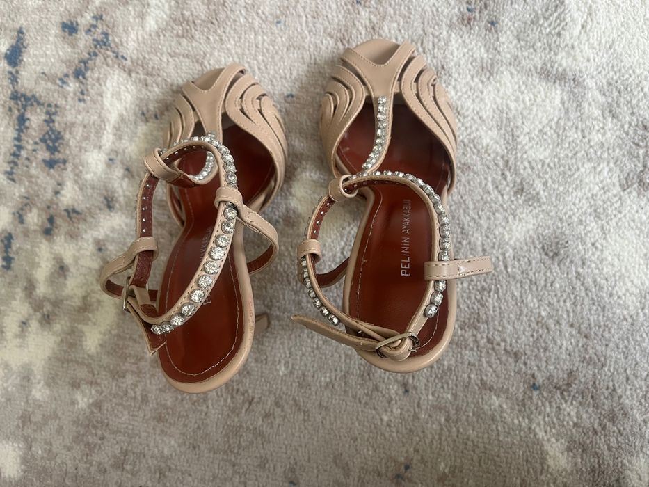 Кожаные красивые вечерние турецкие босоножки