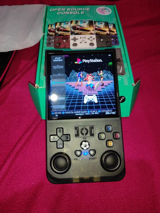 R36MAX  портативная ретро игравая мини консоль.