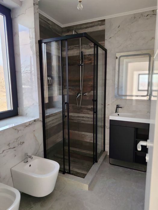 Casă modernă Bârnova / construcție solidă cadre / finisaje peste medie