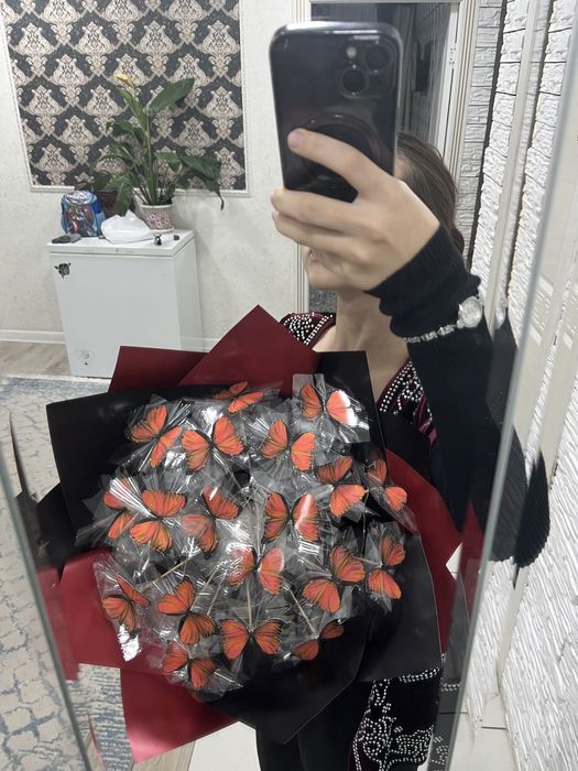 Бабочка в букете