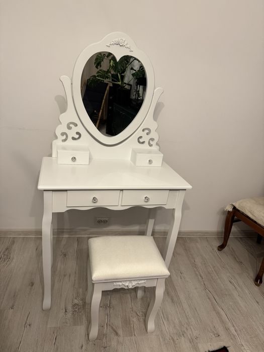 Masuta de machiaj Vanity