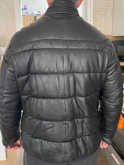 Продавам кожено яке GUESS MARCIANO.