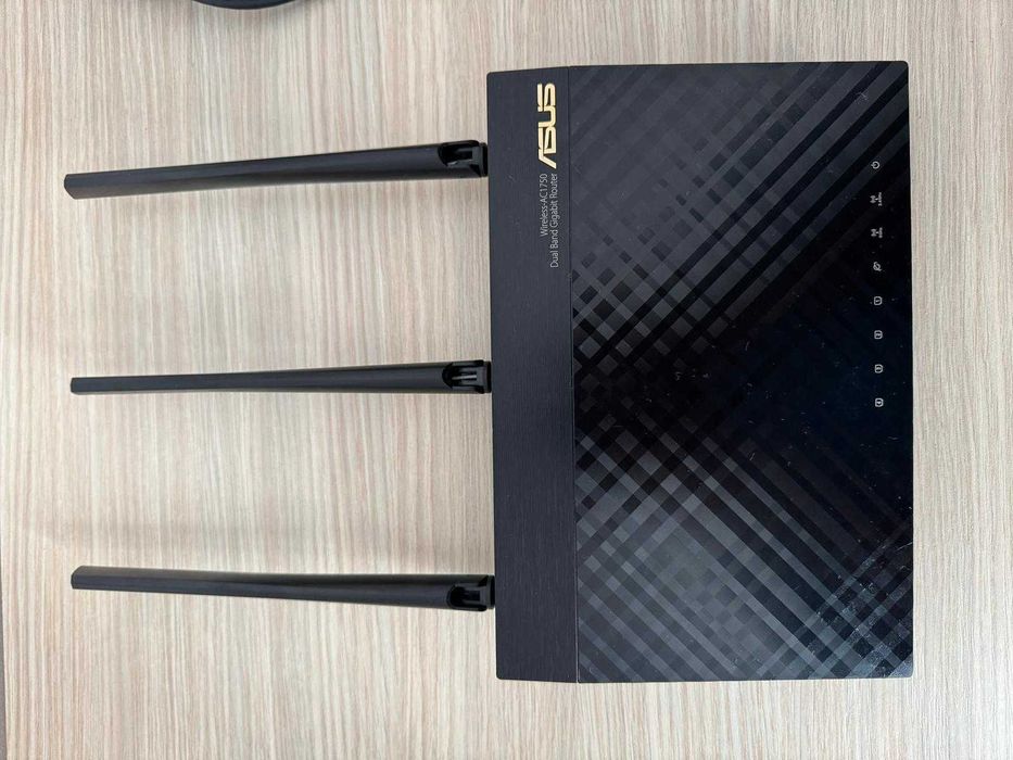 Router Gigabit Dual Band Wireless AC1750 ASUS RT-AC66U 3 antene