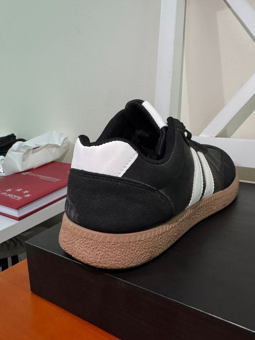 Pantofi unisex, sport clasic