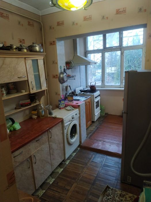 3-х комнатная... 1-й этаж. Своя квартира.