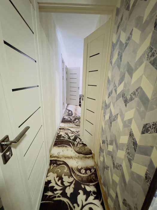 Срочно продаётся квартира ТТЗ бозор 4 комнт