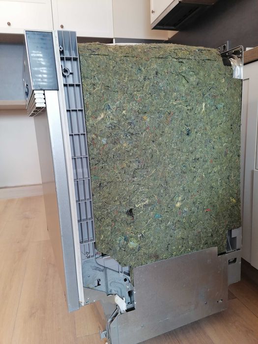 Продава се чисто нова съдомиялна Bosch, но явно с фабричен дефект!