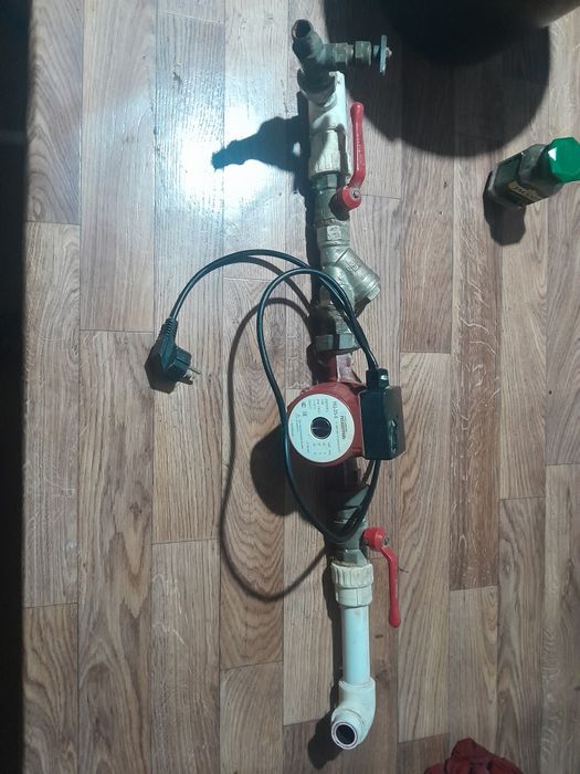 Продам 2 водяных насоса