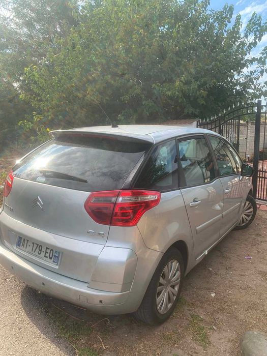 Citroen c 4 2009 1.6 diesel stare foarte buna  numere de franta , masina se afla in slatina olt