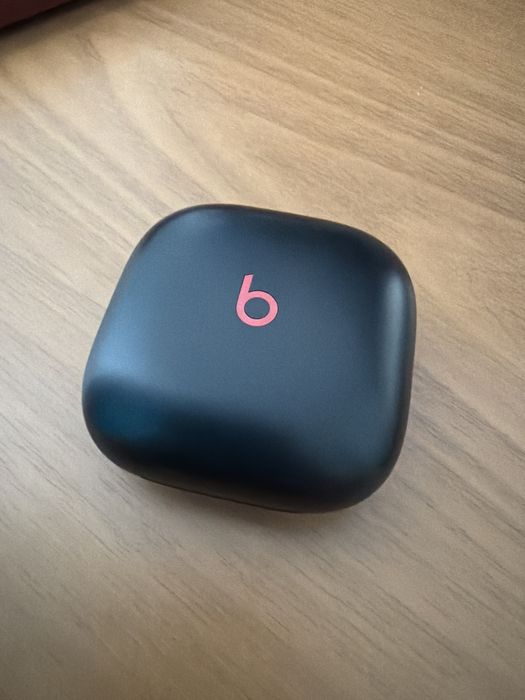 Beats fit pro Carcasa plus Cască stanga