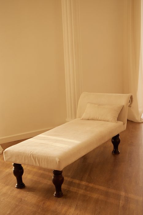 Продам кушетку и пуфик