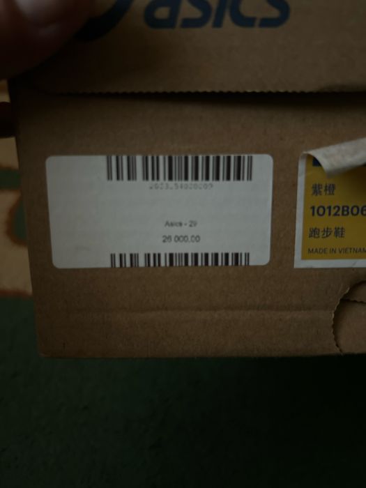 Продам новые кроссовки asics оригинал