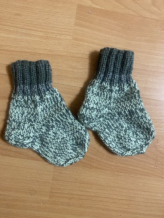 Продам детские вязаные носки.