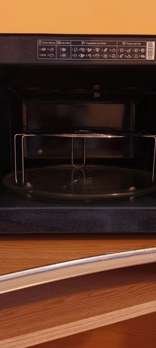 Cuptor microunde cu grill 800 Watts