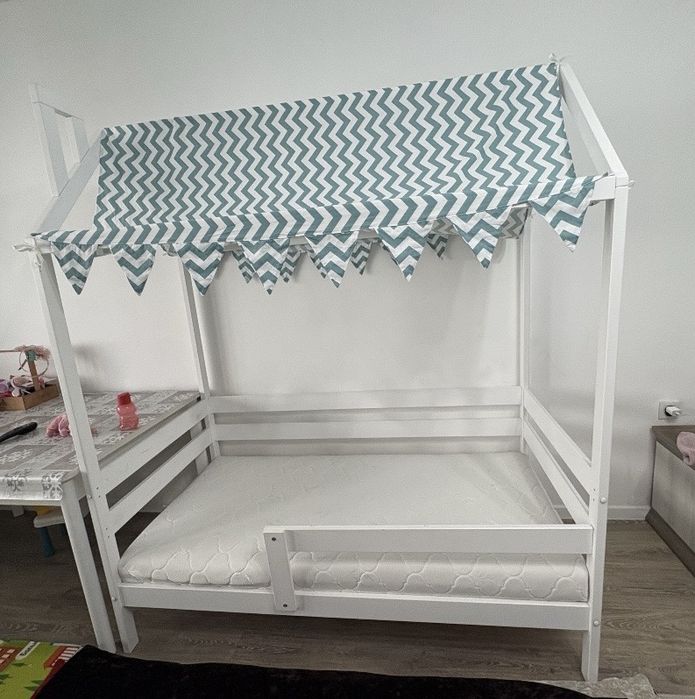 Кровать домик с матрасом