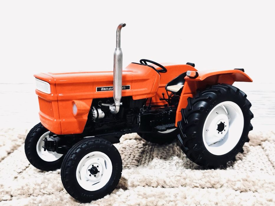 Machete tractoare UTB 445 scara 1:18