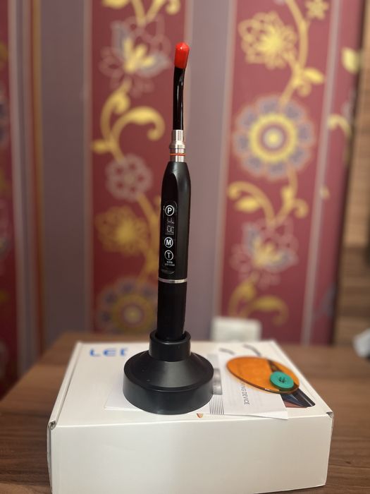 Стоматологический наконечник и лампы