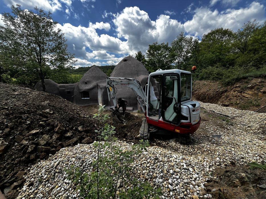 Услуги Мини Багер и Самосвал за София и околните села