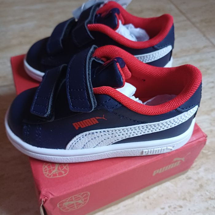 Adidasi nr 21 noi.Preț 80 lei