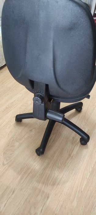 Офис стол с регулираш механизъм