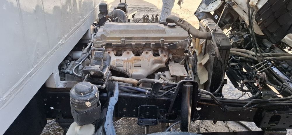 ISUZU юк машинаси сотилади.