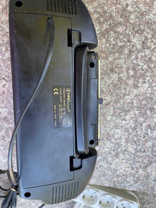 Vând radio portabil First Austria High Sensitivity Receiver 561, la prețul de numai 50 lei.