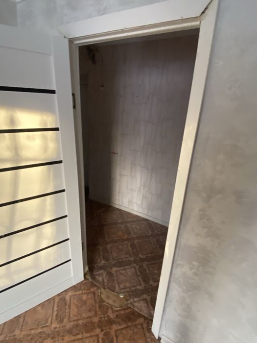 Продам бу кухоный гарнитур меж двери