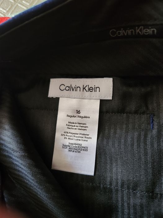 Продам брюки для школы Calvin Klein