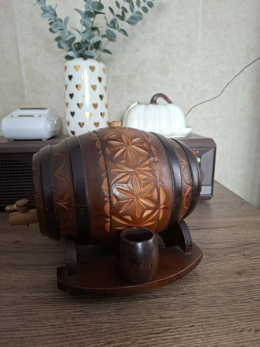 2 Butoiase vechi, din lemn. Fără defecte. Fiecare tine lichide