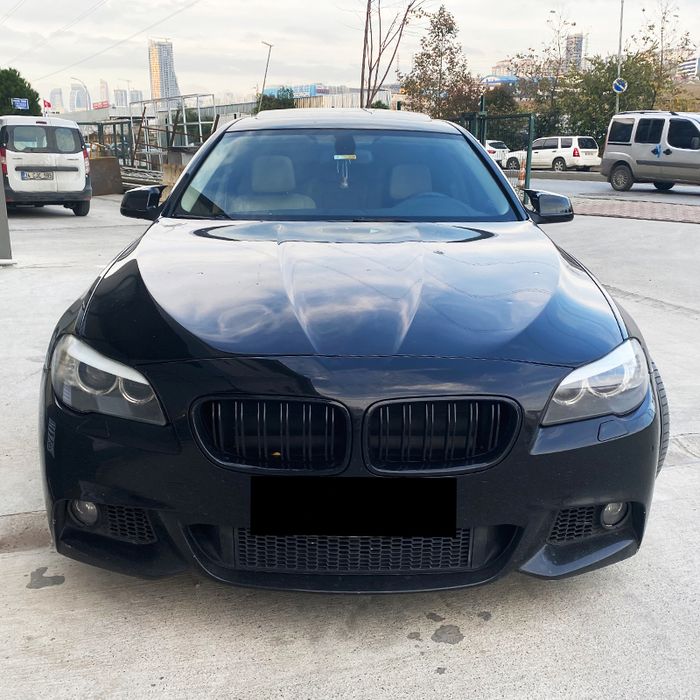 Capace oglinda tip BATMAN cu BMW Seria 5 2010-2013 F10 negru lucios
