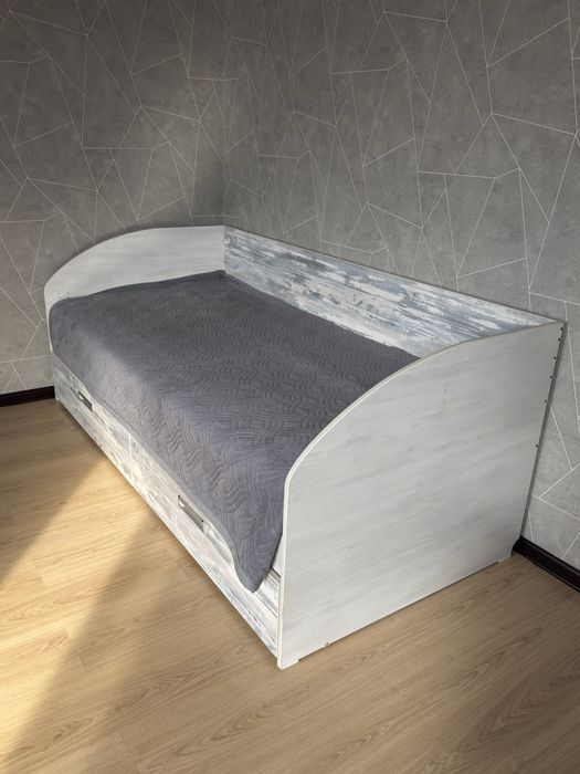 Кровать подростковая