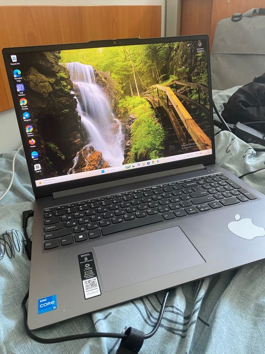 Vând Lenovo IdeaPad Slim3i