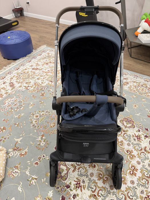 Коляска почти новая