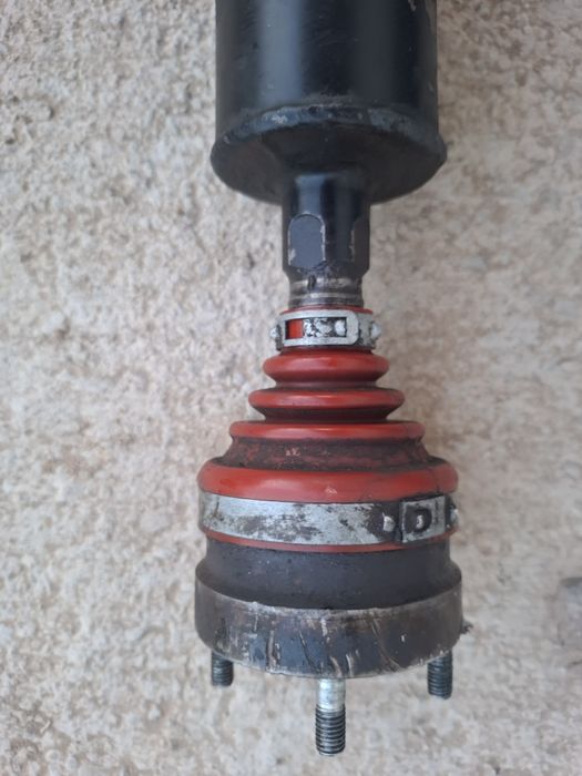 Кардан на ниву шевролет2123 и 2121 задний  шрусовый